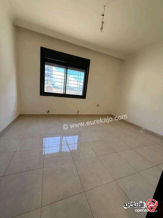 شقة فارغة أرضية مساحة 195م داخلي و 175م خارجي للايجار في عمان - البنيات 