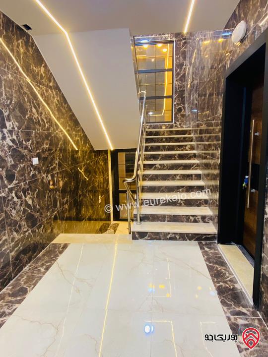 شقة فاخرة جديدة مساحة 160م + 50م ترس للبيع في عمان - المقابلين يوجد كل الطوابق 