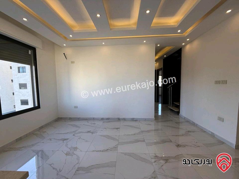 شقة سوبر ديلوكس طابق ثالث دوبلكس مساحة 250م للبيع في عمان - الجبيهة 