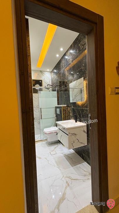 شقة طابق رووف مساحة 143م للبيع في العقبة - التاسعة