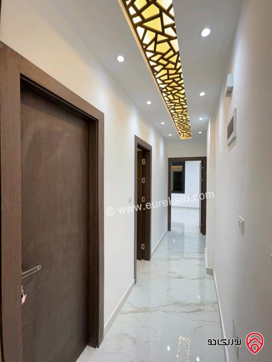 شقة بتشطيبات سوبر ديلوكس طابق أخير مع روف مساحة 175م للبيع في عمان - شفا بدران 