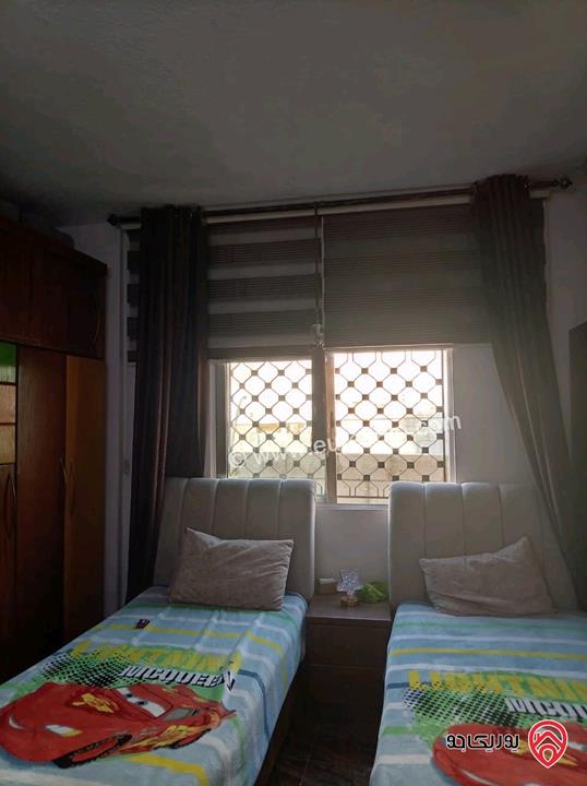 منزل مساحة 210م على أرض 450م للبيع في مخيم الزرقاء قريب من المجمع الجديد 