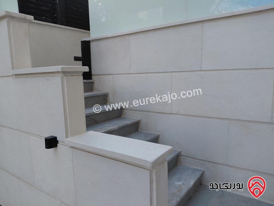 شقة ارضية مساحة 250م داخلي و 230م خارجي للبيع مفروشة في عمان - ام السماق 