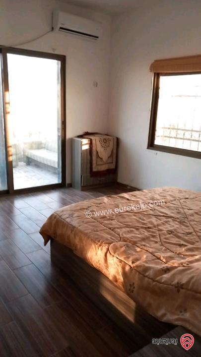 مزرعة مساحة الأرض 5 دونم و 150م عليها بناء 200م للبيع في المفرق