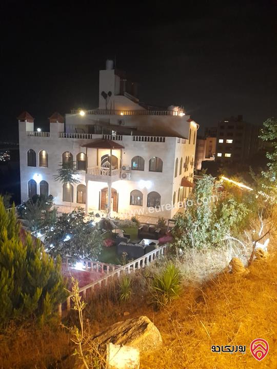 فيلا مساحة 1150م على أرض 2 دونم للبيع مع الأثاث في عمان - منطقة الجبيهة