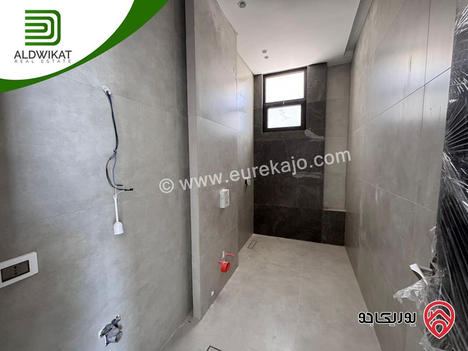 فيلا مستقلة للبيع بالقرب من دابوق / الهاشمية مساحة البناء 700م ومساحة الارض 555م ومساحة الحديقة 150م والترس 200م 