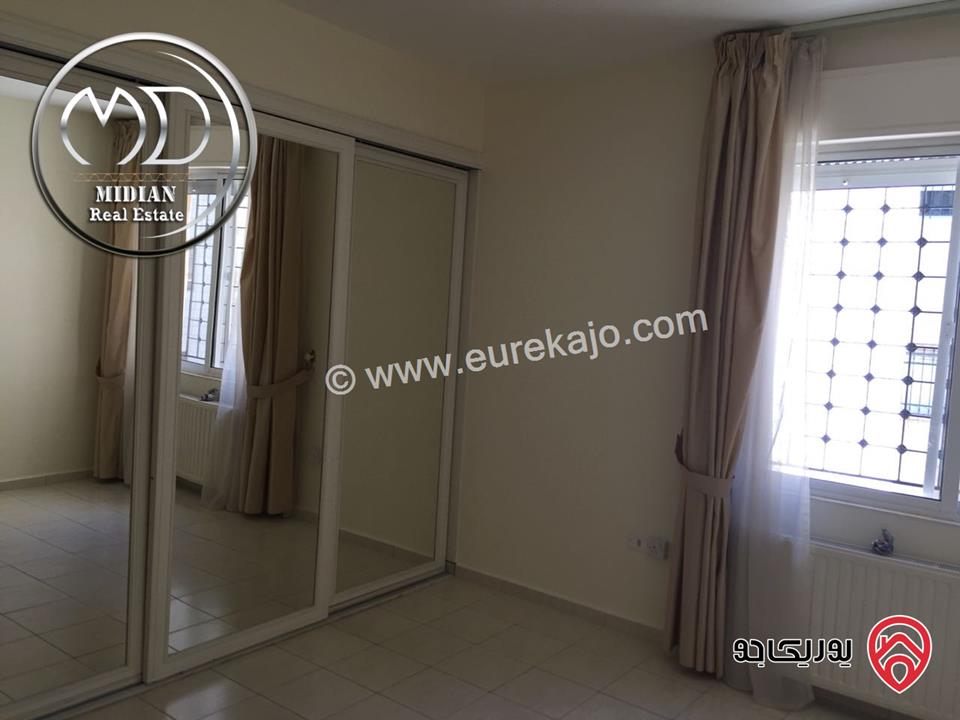 شقة ارضية طابقية فارغة للايجار في عمان - عبدون مساحة 300م مع ترس و حديقة 150م اطلالة جميلة