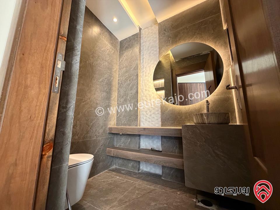 شقة فاخرة طابق أول مساحة 200م للبيع في عمان - دير غبار 