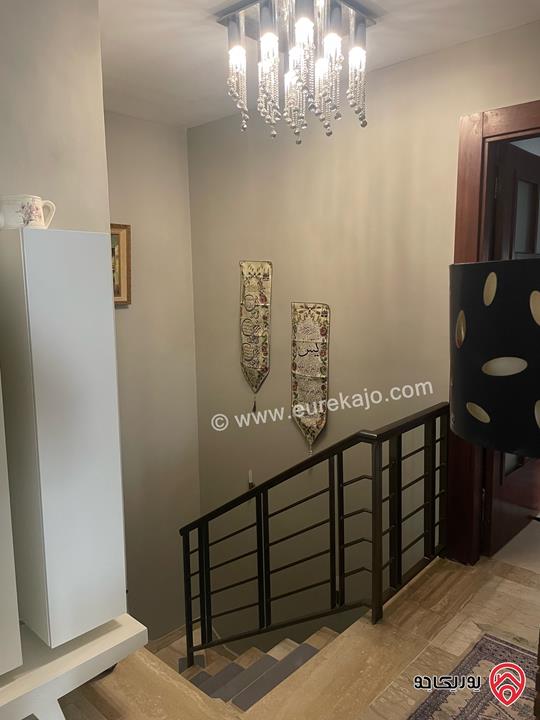 شقة دوبلكس طابق أرضي وشبه ارضي مساحة 310م داخلي و 300م خارجي للبيع في عمان - أم أذينة من المالك