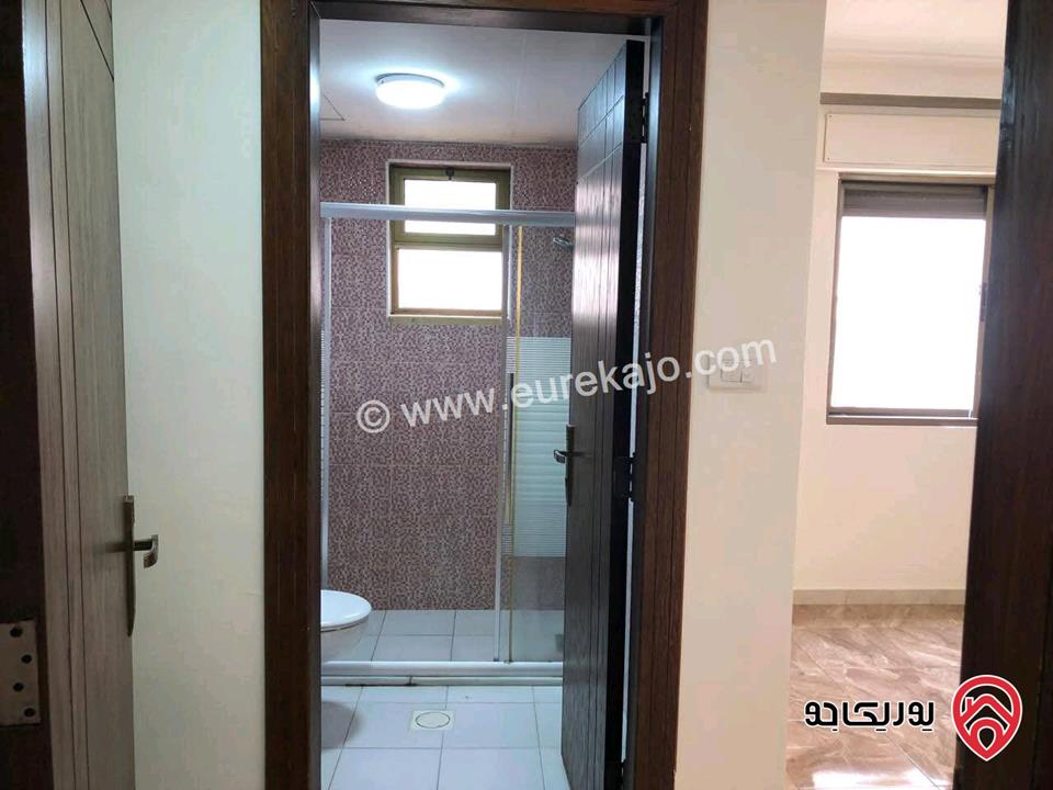 شقة فارغة طابق ثالث مساحة 100م للايجار للعرسان او عائلة صغيرة في عمان - دير غبار