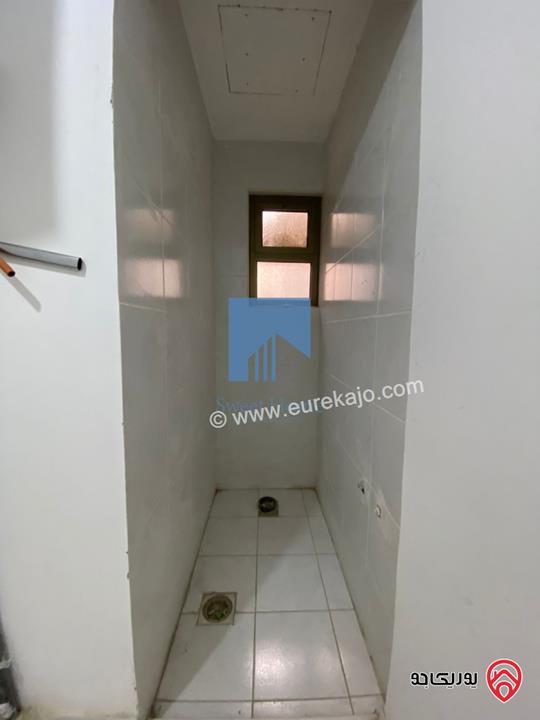 شقة طابق اول 180م تشطيب سوبر ديلوكس للبيع في عمان - الرابية