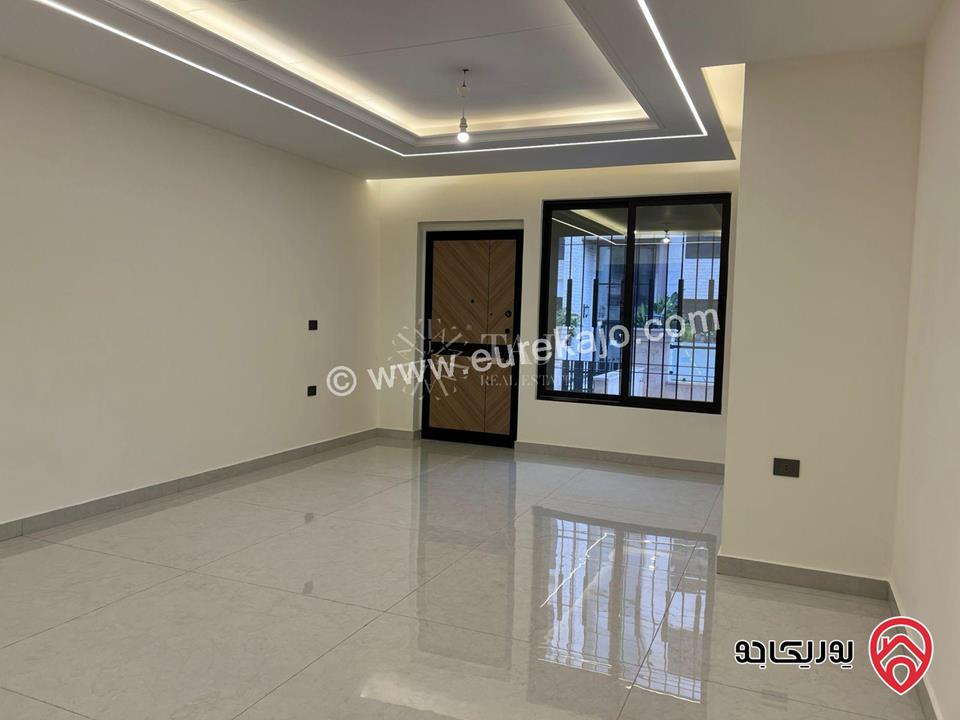 شقة مميزة وحديثة البناء مساحة 250م داخلي و 100م خارجي للبيع في عمان - الغباشية / طريق المطار