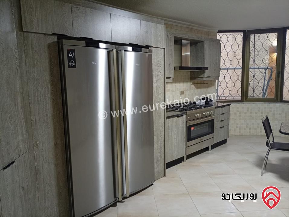 شقة دوبلكس أرضية شبه مستقلة مساحة 375م داخلي و 300م خارجي للبيع في عمان - خلدا