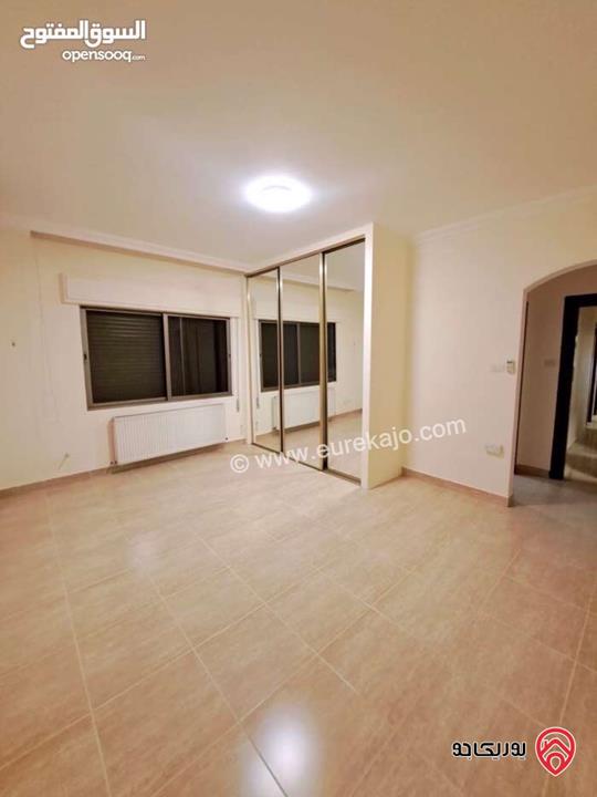 شقة طابق اول مساحة 250م للايجار في عمان - دير غبار