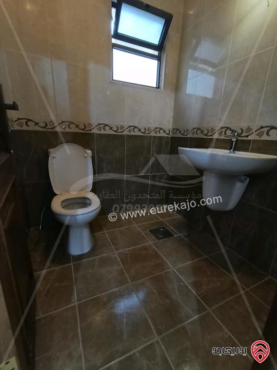 شقة مساحة 240م طابق ثالث للإيجار فارغة في عمان - ام السماق