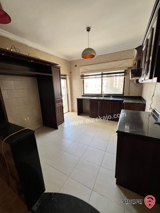 شقة فارغة طابق ثاني مساحة 140م للبيع في عمان - ضاحية الياسمين