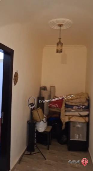 شقة مساحة 128م طابق أول مجددة بالكامل للبيع في جبل الحسين 