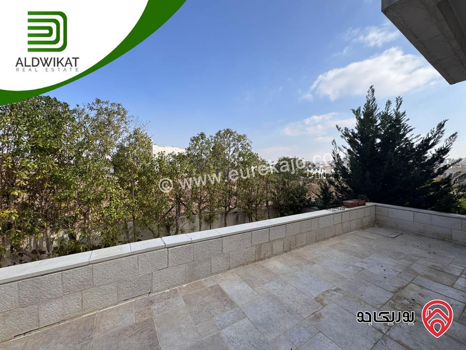 فيلا مساحة الارض 1600م ومساحة البناء 1100م مساحة الحديقة 400م للبيع في السلط - منطقة السرو 