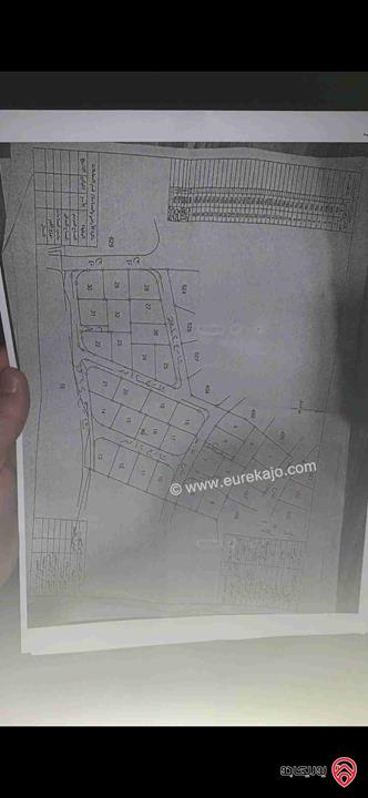 عدة قطع اراضي سكن خاص المساحة من 700م الى 1200م للبيع في عمان - طريق المطار خلف البنك العربي منطقة الدمينه
