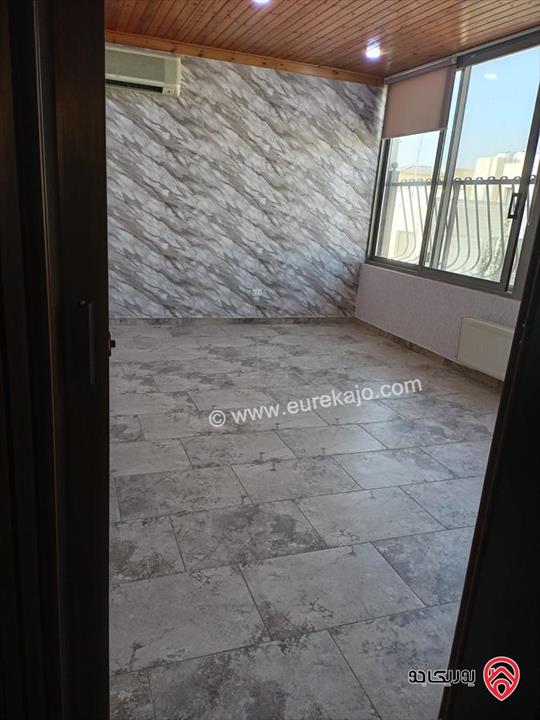 شقة مميزة طابق ثالث دوبلكس مساحة 250م للبيع في عمان - رجم عميش مع اطلالة جميلة