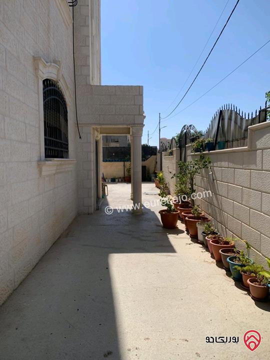 منزل مكون من 3 طوابق على أرض 462م للبيع في عمان - خريبة السوق