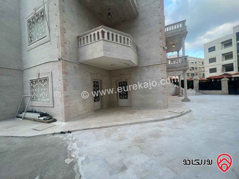 قصر فخم مساحة البناء 2 دونم على أرض 1 دونم و 250م للبيع في عمان - الجبيهة بسعر مغري 