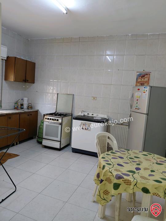 شقة مفروشة للايجار من المالك في عمان - جبل الحسين قرب دوار الداخلية ومستشفى الأمل بجانب الخدمات 