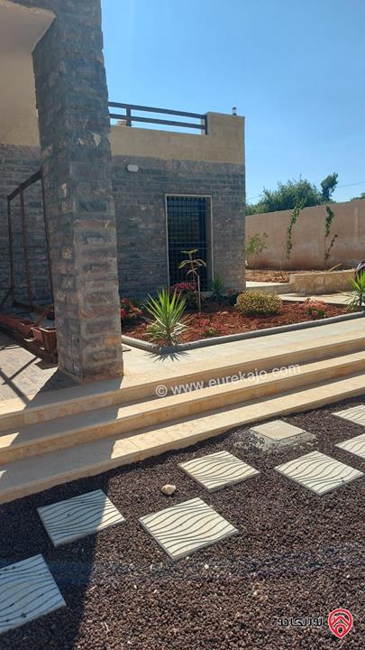 مزرعة مساحة الأرض 1066م والبناء 150م للبيع في عجلون أجمل مناطق عنجرة – حوض أم جلود