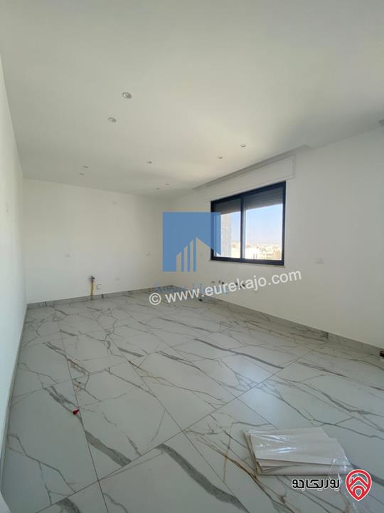 شقة فاخرة للبيع في عمان - أم السماق الشمالي خلف جامع التلاوي طابق ثالث 210م مع روف دوبلكس 120م لم تسكن