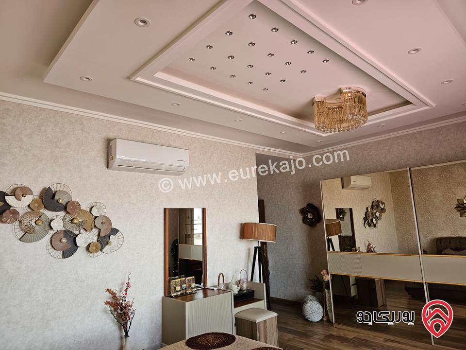 شقة سوبر ديلوكس مساحة 273م طابق أرضي مع مساحة خارجية 90م للبيع مفروشة في الجبيهة 