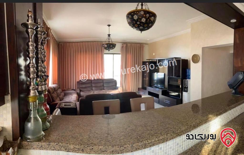 شقة مميزة مفروشة فرش كامل مساحة 155م مع اطلالة خلابة على البرك والبحر للبيع داخل منتجع سمارة البحر الميت