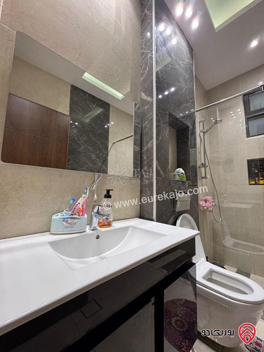 شقة فاخرة طابق ثالث مساحة 235م للبيع في عمان - خلدا