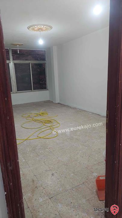 شقة طابق أول مساحة 120م للبيع في عمان - ماركا الشمالية 