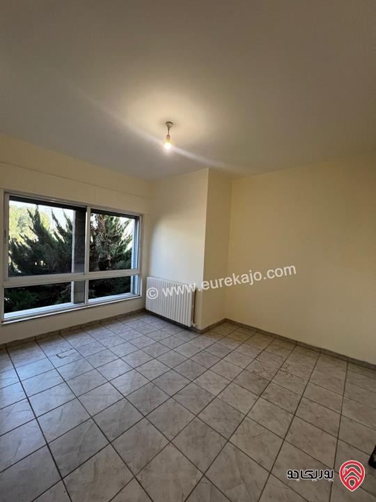 شقة طابق اول 70م غرفة نوم مع توابعها فارغة للايجار في عمان - الشميساني