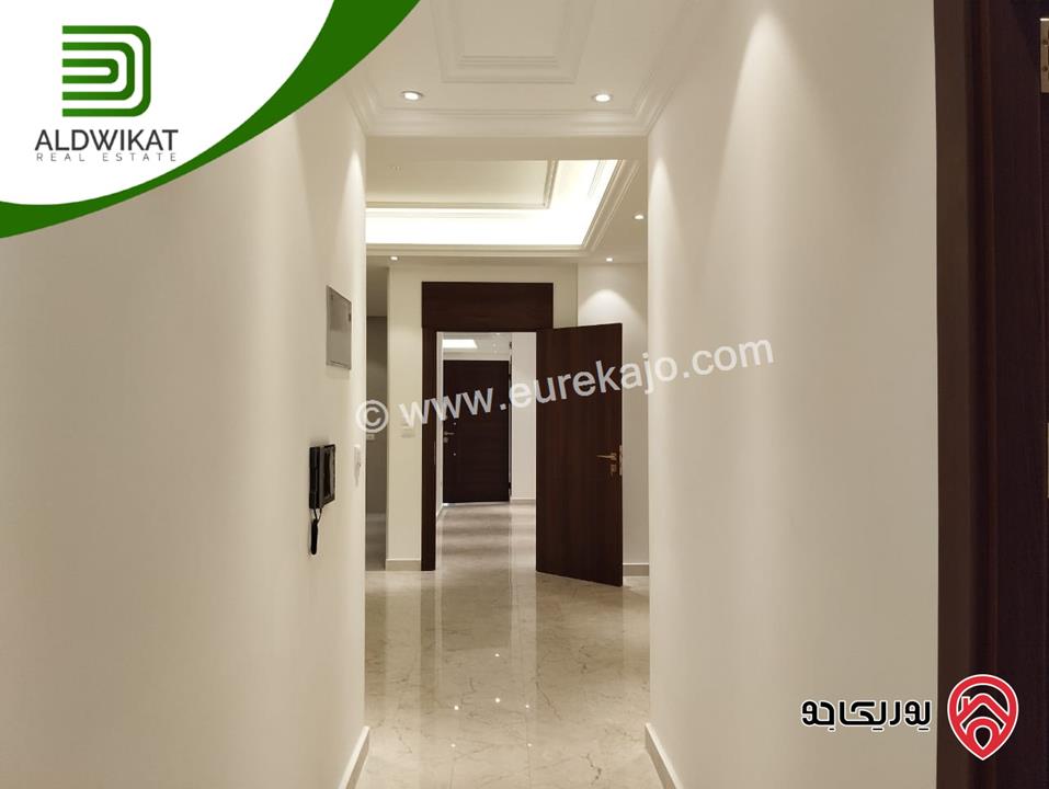 شقة للبيع في عمان - السابع قرب كوزمو طابق ارضي مساحة البناء 200م ومساحة الترس 60م