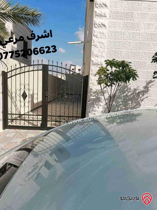 شقة طابق ارضي مساحة 135م مع ترس لم تسكن للبيع في الزرقاء 