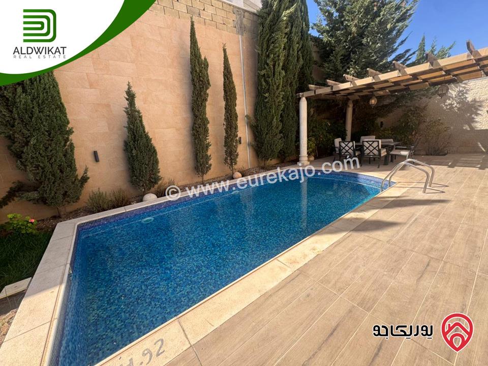 فيلا متلاصقة للبيع او للايجار في عبدون قرب الاسفاره الامريكيه مساحة الارض 500م ومساحة البناء 700م ومساحة الحديقة 200م موقع مميز واطلالة خلابة منطقة فلل واصل جميع الخدمات 