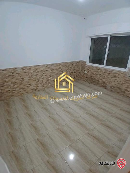 شقة فارغة طابق شبه ارضي مساحة 100م مع ترس 20م للإيجار في عمان - تلاع العلي 