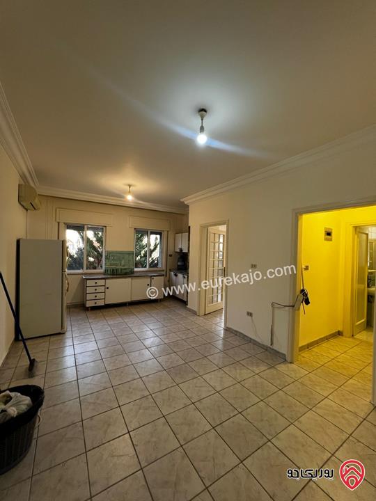 شقة طابق اول 70م غرفة نوم مع توابعها فارغة للايجار في عمان - الشميساني