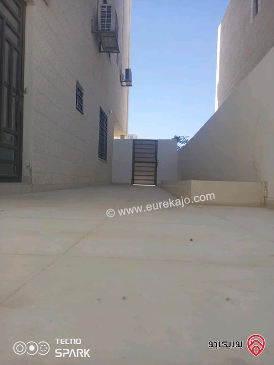 شقة مساحة 100م شبه ارضي للبيع في الزرقاء - مدينة الشرق