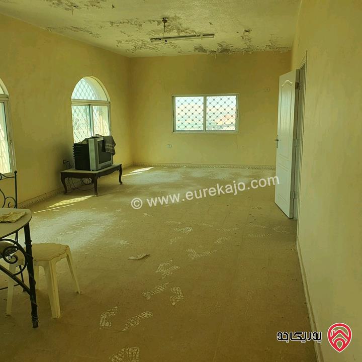 قطعة أرض مساحة 594م عليها بيت طابقين للبيع في البحر الميت جوفة الكفرين 