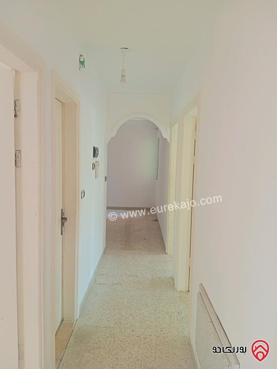 شقة طابق أول مساحة 140م للبيع في اربد غرب مسجد علياء التل