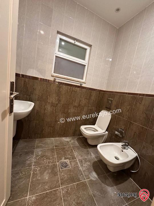 شقة طابق ثاني مساحة 220م للايجار في عمان - خلدا