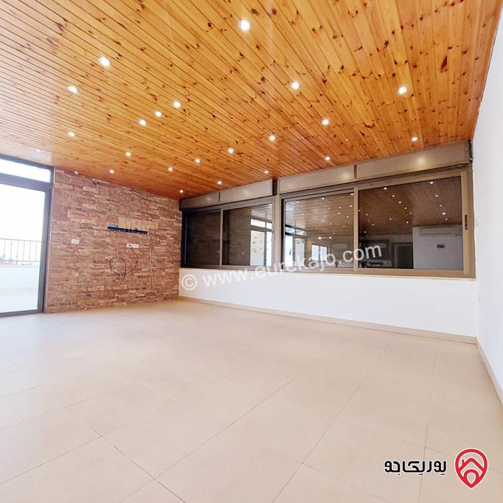 شقة طابق ثالث مع روف مساحة 200م للبيع في عمان - خلدا