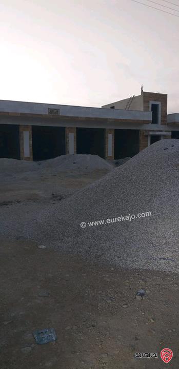 مزرعة مساحة الأرض 10 دونم مع مخازن عباب المزرعة للبيع في الزرقاء - صروت