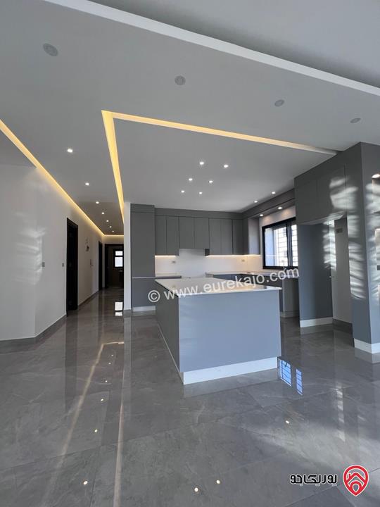 شقة طابق اول و ثاني مساحة 180م للايجار في عمان - الكرسي 