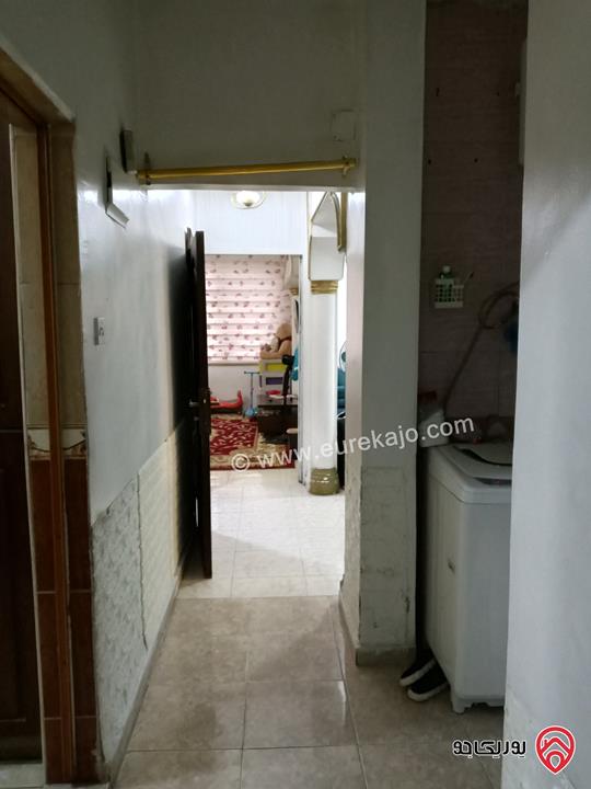 شقة مع روف مساحة 124م للبيع في عمان - الياسمين بالقرب من دوار الصخرة 