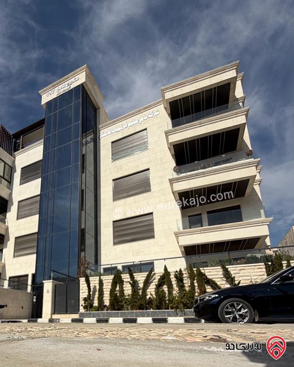 شقة فاخرة طابق أول مساحة 200م للبيع في عمان - دير غبار 