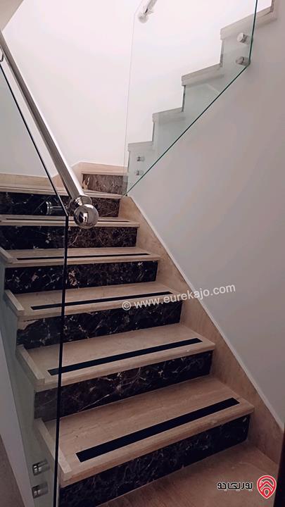 شقة طابق أخير مع روف دوبلكس مساحة 350م للبيع في عمان - خلدا قرب مدارس ساندس 