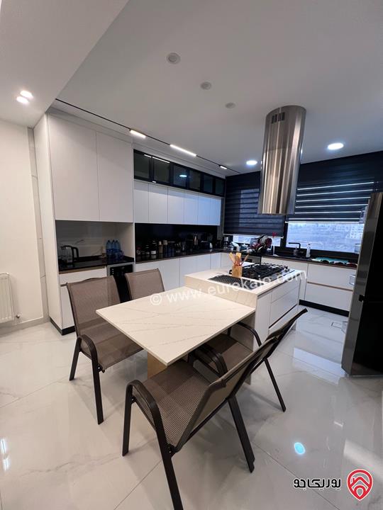 شقة فخمة طابق ثالث دوبلكس مساحة 300م للبيع مفروشة في عمان - مرج الحمام